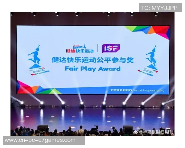 国际中体联代表查看U15国际中学生排球锦标赛准备工作